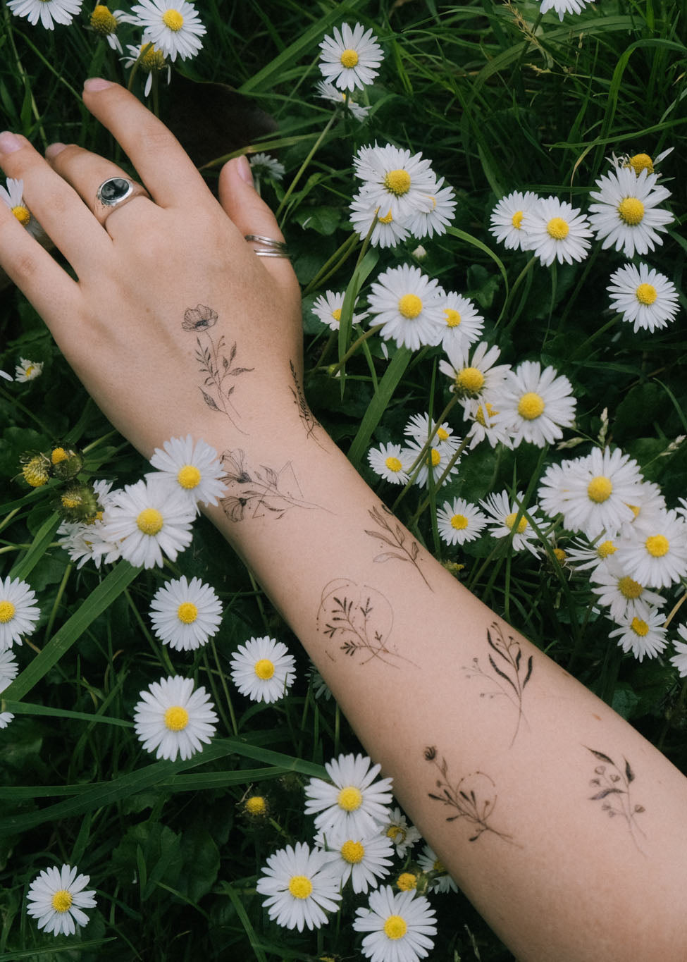 Flash Tattoos | Nature arrow with flowers and butterflies – The Flash Tattoo